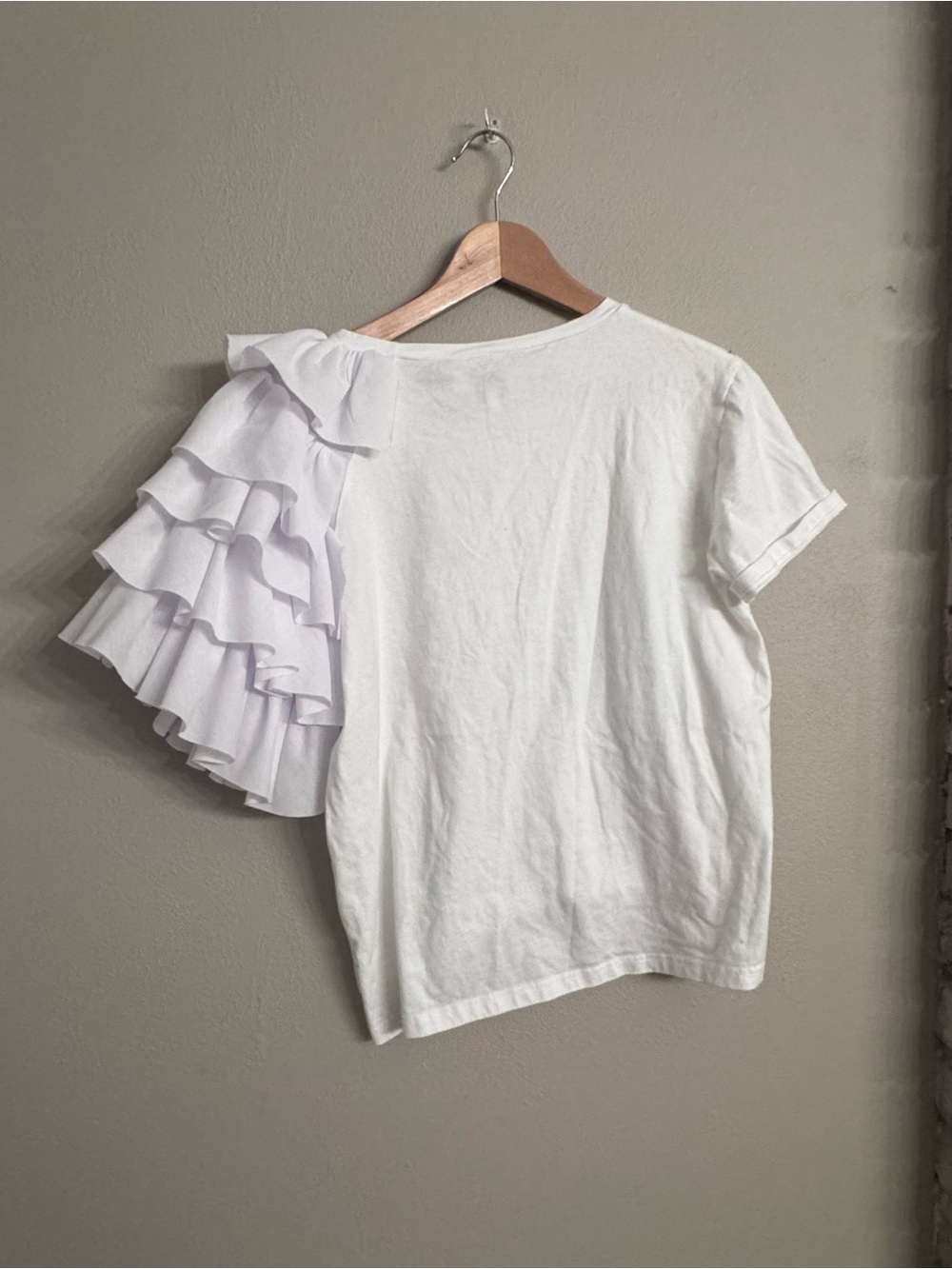 LILI SIDONIO Ruffled One-Shoulder Tee - Picture 4 of 6